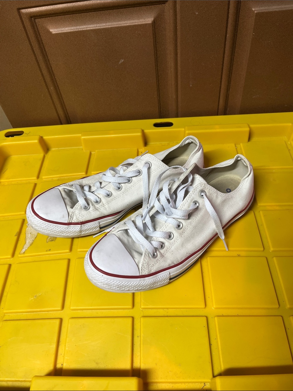Low top white converse all stars